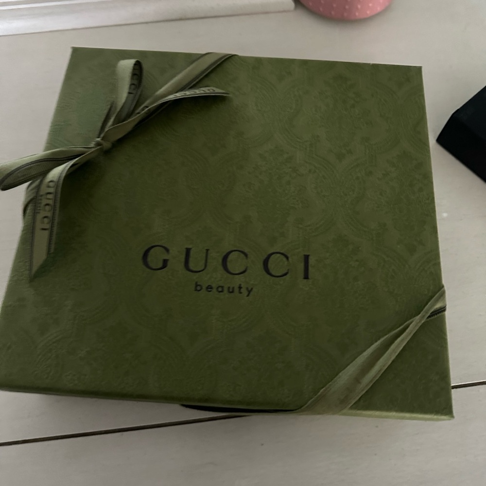 Gucci box’s & bag